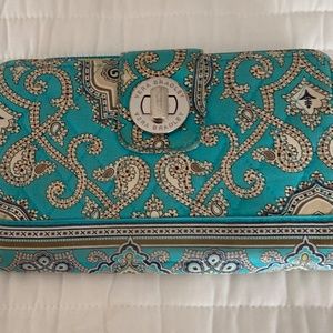 VERA BRADLEY Turnlock Wallet